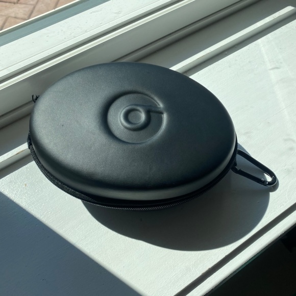 Beats by Dre clip on zipper Rio gif foam black headphones case - Picture 3 of 5